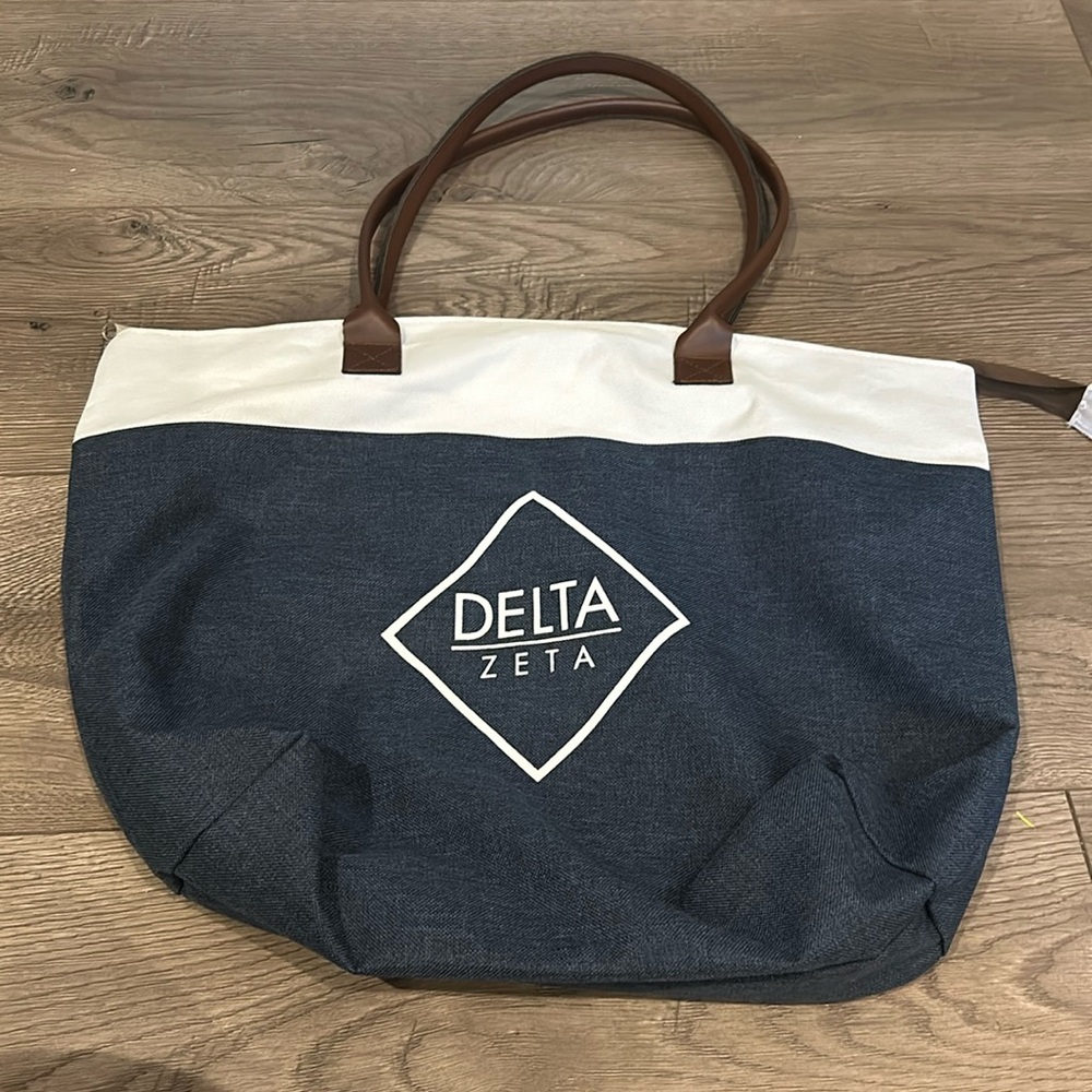 Delta zeta NWOT Ligjtweight bag